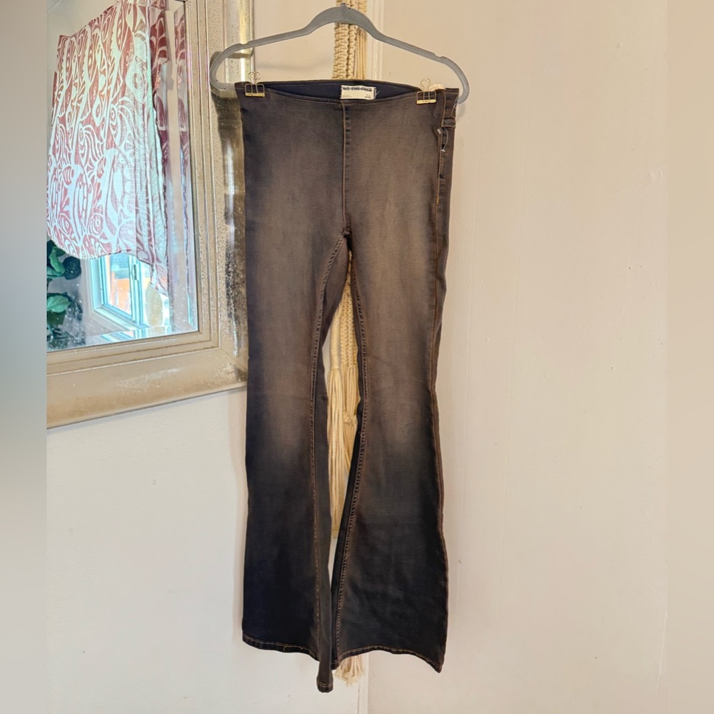 Free People super soft pull on jeans. Very flattering! NWT on the pants.